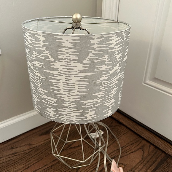 Medium sized silver lamp! - Picture 5 of 6